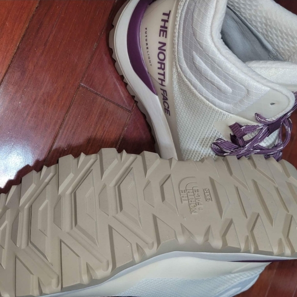 The North Face Women's Activist Mid Futurelight Hiking Outdoors Boots - Picture 2 of 2